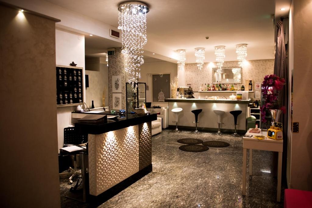 veladoro riccione 3.jpeg